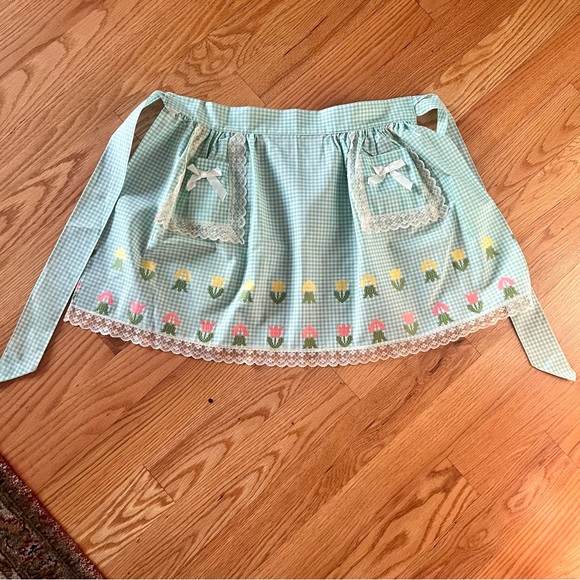 Vintage 100% cotton green gingham embroidered apron with lace trim -love… - Picture 2 of 12